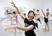 Lindy teaches a ballet class in Salisbury, Oct '09